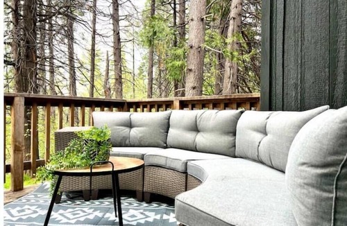 Sierra Village House | Compass WEST! A Boho Bungalow Fast Wi-Fi A/C