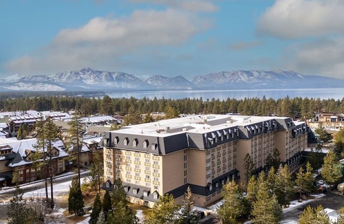 Lakeside Park Hotel | 3 Spacious Rooms Ideal for Family Adventures | Indoor Heated Pool, Pets Allowed