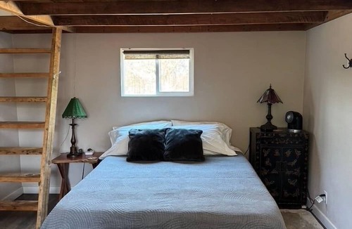 Middletown House | The Well House with outdoor seating and loft!