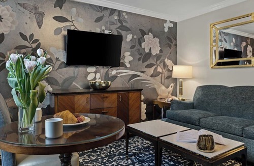 Fillmore District Condo | Hotel Suite at Wyndham Inn at the Opera Resort