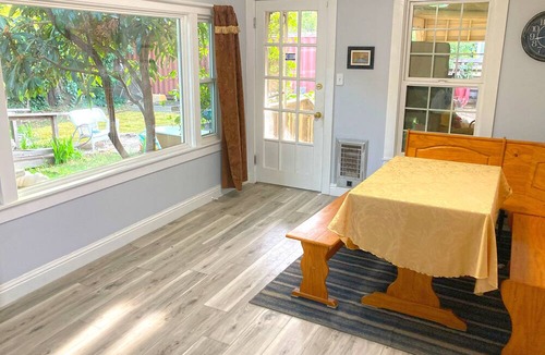 Cloverdale House | Spacious 5-bedroom wine country retreat in downtown Cloverdale