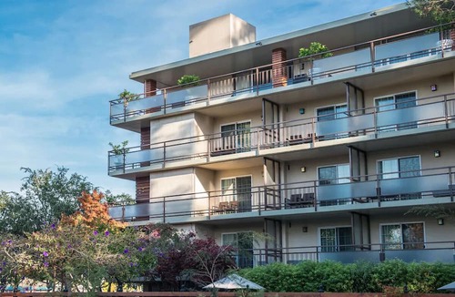 Barron Park Hotel | 2 Spacious Unit with Heated Pool, Free Breakfast & Parking Near Stanford