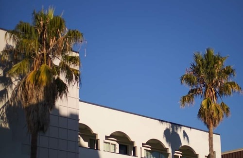 Downtown San Francisco Hotel | 2 Elegant Units with Heated Pools in the Heart of San Francisco