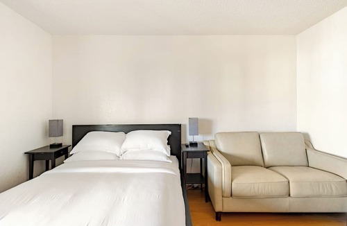 Berkeley Apartment | Modern 3-Bedroom 2 Bathroom 6 Beds Suite with AC, Perfect for Family and Work