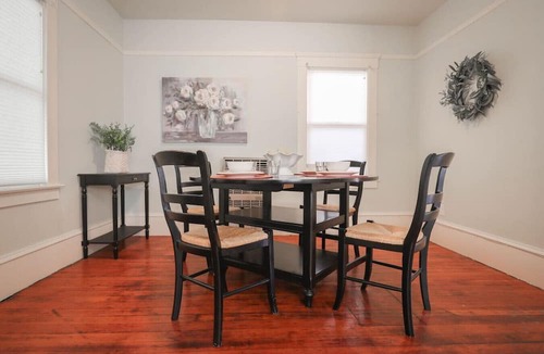 Piedmont Avenue Apartment | Comfy Family-Friendly 2BR Near Piedmont w/Parking