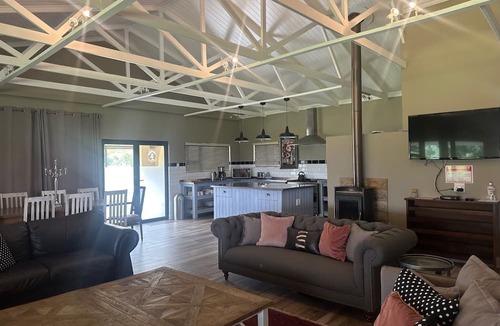 Clarens Villa | Spacious 5-bedroom villa in delightful Clarens with AC, WiFi