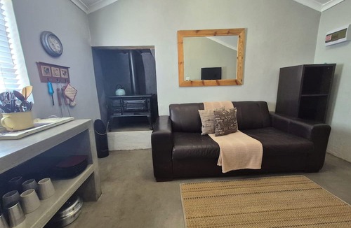 Karoo Hoogland Ski Chalet | Charming chalet in marvelous Fraserburg with WiFi, AC