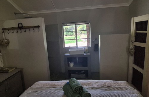Karoo Hoogland Ski Chalet | Charming chalet in marvelous Fraserburg with WiFi, AC