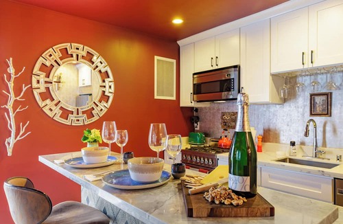 Inner Mission Condo | Luxurious Comfort! Rooftop Deck, Perfect Location in San Francisco