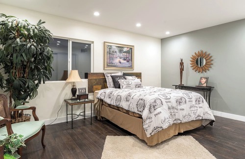 Oakland House | Relax in the bay. City View. Free parking on site.