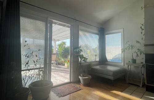 Pittsburg House | Charming 3-bedroom Waterfront Oasis with WiFi, AC in superb Pittsburg California