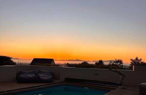 Helderberg Rural House | Beautiful house with a fantastic view of False Bay - a secure property