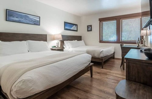 Tahoe Woods Apartment | Lake Escape Room: Min to Lake/Pool/HotTub/Sauna