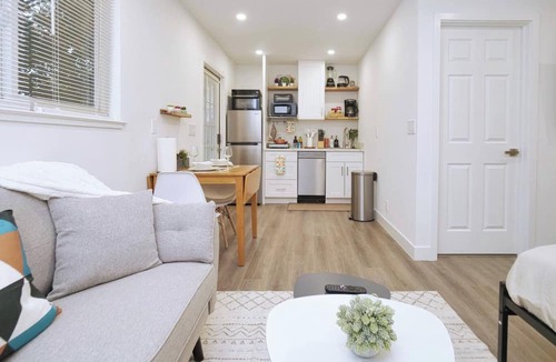 Cambrian House | MolivuHomes 3BR | New | KingBed | Kid/Pet Friendly