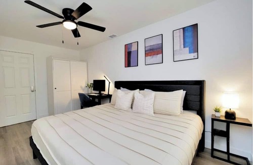 Cambrian House | MolivuHomes 3BR | New | KingBed | Kid/Pet Friendly