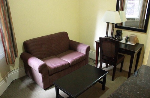 Tenderloin Hotel | Super 8 Hotel room near Union Square, walking distance to Moscone Center.