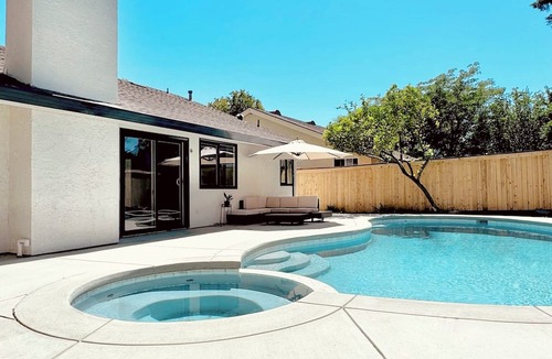 South Natomas House | New 4-Bedroom House with Pool, Jacuzzi-Prime Location Near Downtown and Airport!