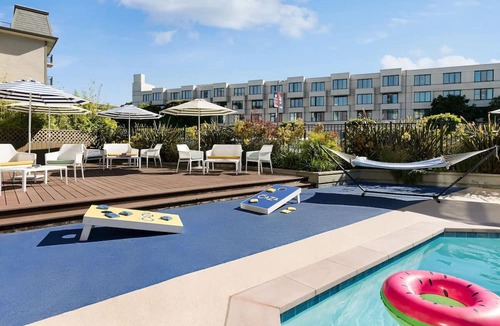 Fisherman's Wharf Hotel | Serene Two Queens, Caza, Steps from Waterfront, Chic Room