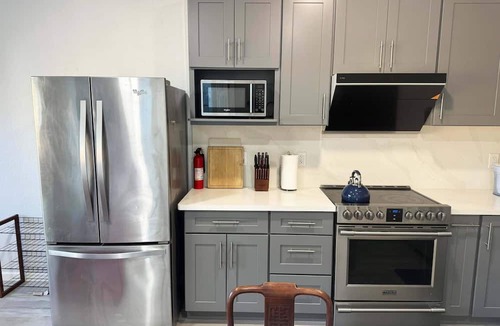 Union City Apartment | Lovely 3-bedroom apartment with AC and WiFi in Union City