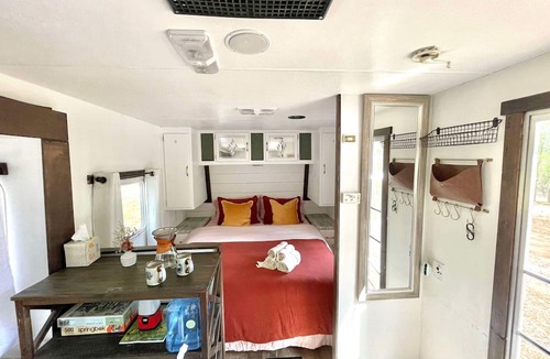 Grass Valley House | SkyView Camper unwind in a natural setting minutes from downtown NC and the Yuba