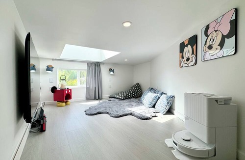 Cambrian House | Family Favorite-Mickey Dream Loft + TREE house, A Tiny Home Adventure