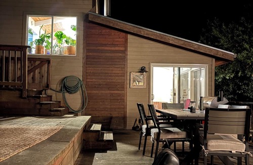 Montclair House | Soothing modern Oakland Hills treehouse with large deck