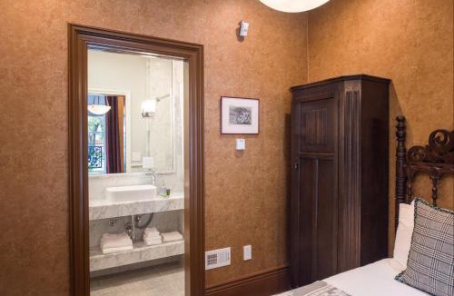 Lower Pacific Heights Hotel | The Monte Cristo