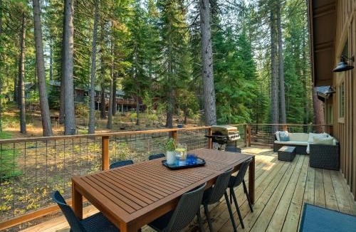 Tahoe Paradise House | South Lake Tahoe Escape - Gourmet Kitchen & Hot Tub