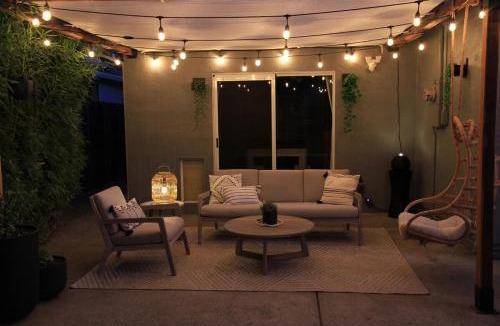 West Sacramento House | City of Trees House with Hot Tub & Game Room