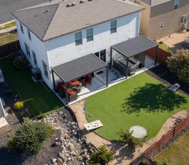 Rio Vista Villa | #stayRioVista -Country Club House with Hot Tub-Sauna-Firepit-Garden-Games