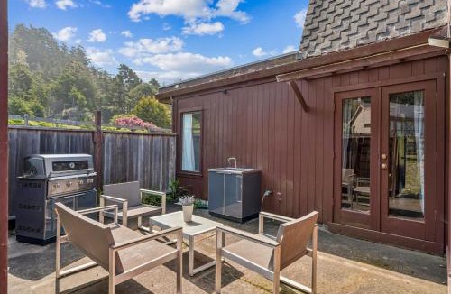 Manchester House | Beach Gem Scenic Views & BBQ Yard cottage