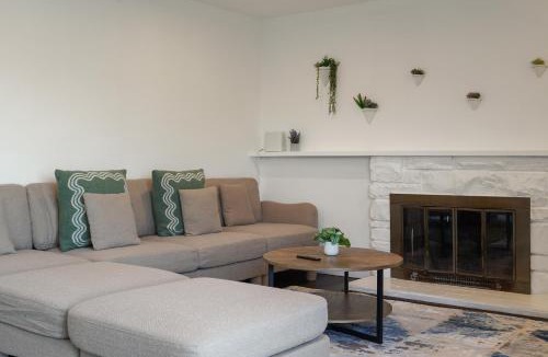 East San Mateo Apartment | Lakefront 3 Bedroom Retreat with Beautiful Water Views