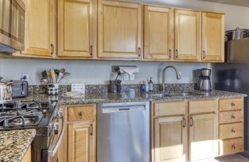 Black Bart House | All-season dog-friendly cabin with fireplace & deck - near Heavenly & beach
