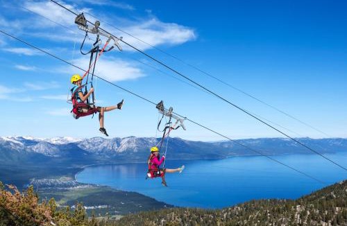 South Lake Tahoe House | Tommy Tees Forest Cottage: Hot Tub Close to Lake & Skiing