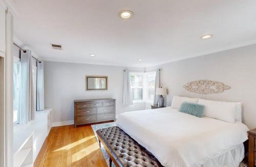 Junior College Neighborhood Association House | James House