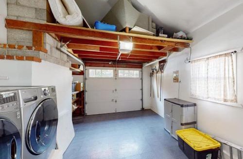Junior College Neighborhood Association House | James House