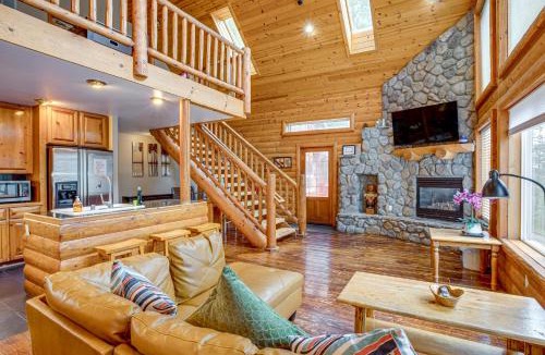 Country Club Estates House | Hot Tub, Indoor Pool! Home 8 Mi to Heavenly Skiing