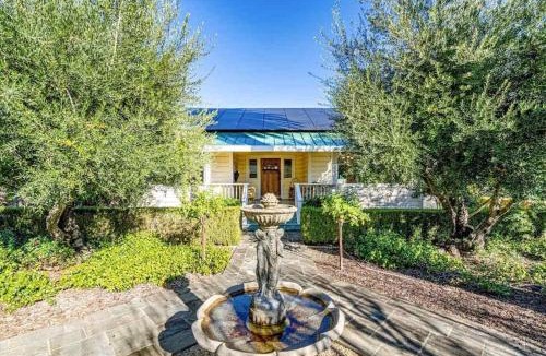 Geyserville House | The Starlite - Winery Hot Tub Alexander Valley