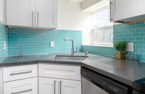Oakland Apartment | Executive Stay Inn Free Parking on Site