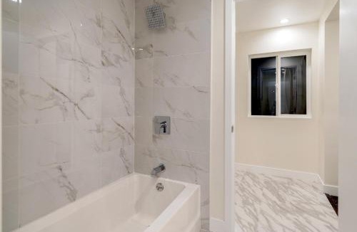 Oakland Apartment | Executive Stay Inn free parking