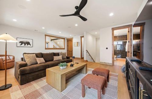 Serene Lakes House | Brand New Luxury 4BR Cabin Sleeps 14 Huge Loft Near Truckee or Donner Serene Lakes Close to 4 Ski Resorts