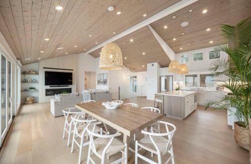 Moss Beach House | Luxury Oceanfront Retreat w Hot Tub Fire Table & Pacific Views near SF