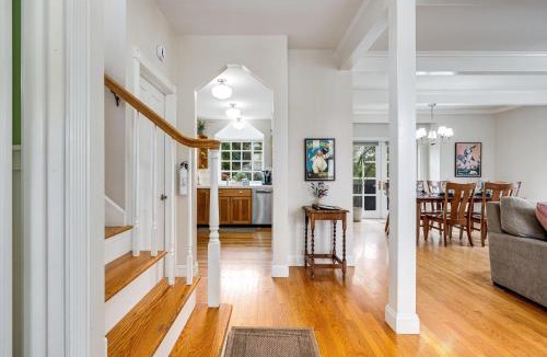 Sonoma House | The Heart of Sonoma Plaza, Stylish 1877 Victorian