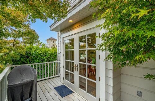 Sonoma House | The Heart of Sonoma Plaza, Stylish 1877 Victorian