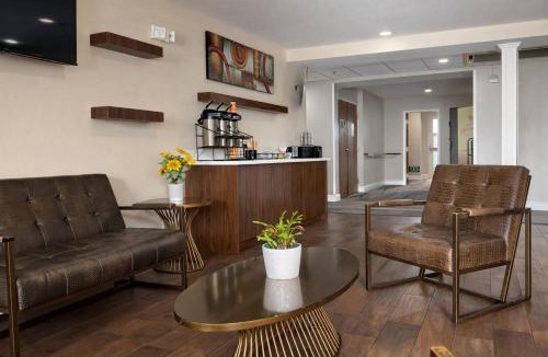 Santa Rosa Hotel | Econo Lodge Inn & Suites Santa Rosa South