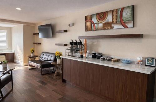 Santa Rosa Hotel | Econo Lodge Inn & Suites Santa Rosa South