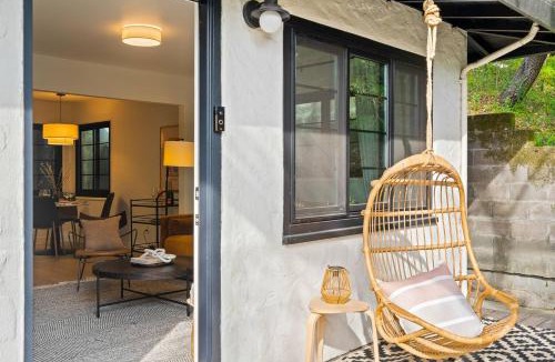 Mill Valley Apartment | Luxe Treehouse Apt Walk to Town King Bed Sleeps 4