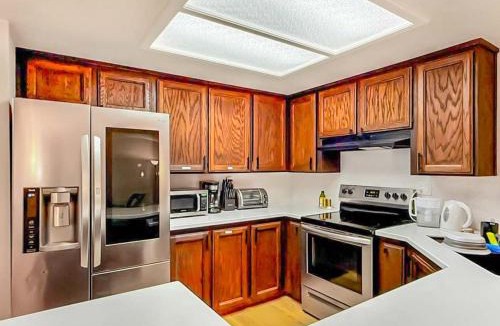 Roseville Ski Chalet | Spacious 4BR Family Home Free Parking, Fast WiFi, Near Galleria & Fountains