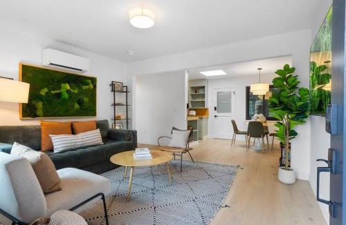 Mill Valley Apartment | Luxury Flat | Walk to Town | King | AC | Parking
