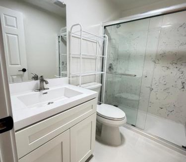 Excelsior Apartment | Modern 2BR 2BA Apartment Garden-View